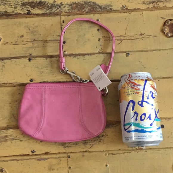 NWT COACH BRAND 100% LEATHER PINK ROSEBERRY PATENT LEATHER WRISTLET BAG WALLET - Picture 3 of 7